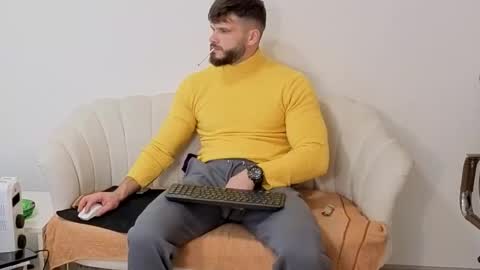 Snapshot of thetop200 chatting on 11/12/25, 05:57 TheTop online show from 11/12/25, 05:57