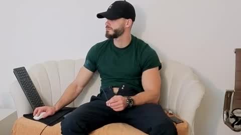 Snapshot of thetop200 chatting on 11/14/25, 06:06 TheTop online show from 11/14/25, 06:06