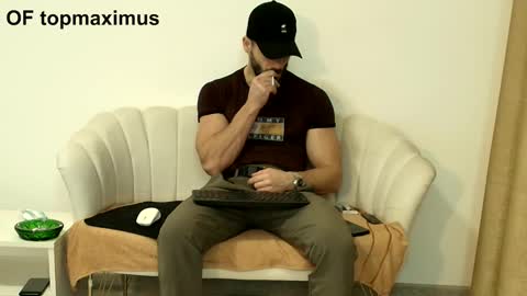 Snapshot of thetop200 chatting on 11/25/25, 06:41 TheTop online show from 11/25/25, 06:41