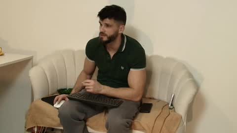 Snapshot of thetop200 chatting on 12/03/25, 07:45 TheTop online show from 12/03/25, 07:45