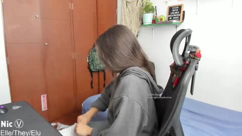 Nicole online show from 09/24/25, 12:41