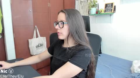 Nicole online show from 11/06/25, 02:07