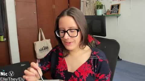 Nicole online show from 11/20/25, 02:17