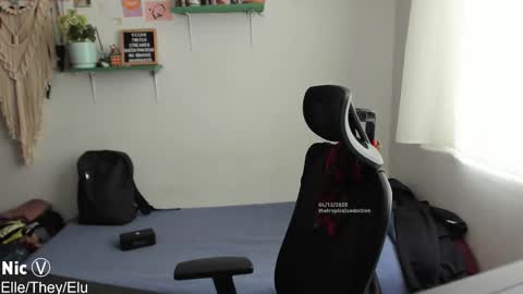 Nicole online show from 12/04/25, 02:26