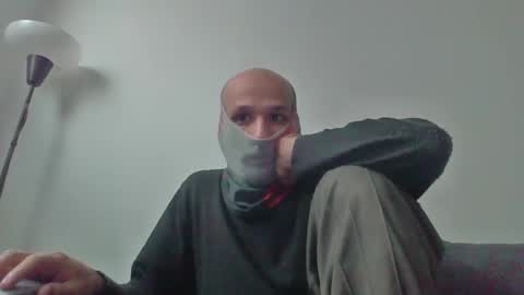 Snapshot of thetubedscarfguy chatting on 02/15/25, 04:45 Scarf guy online show from 02/15/25, 04:45