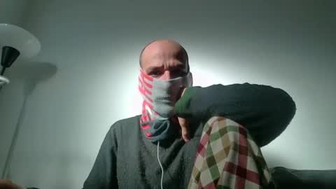 Snapshot of thetubedscarfguy chatting on 03/12/25, 08:41 Scarf guy online show from 03/12/25, 08:41