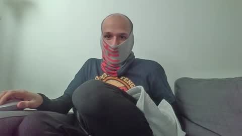 Snapshot of thetubedscarfguy chatting on 03/12/25, 02:56 Scarf guy online show from 03/12/25, 02:56