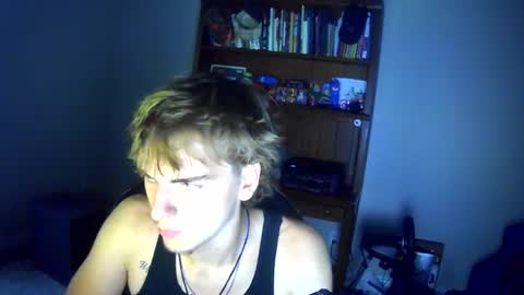 Snapshot of thevincegray chatting on 06/08/26, 01:28 Vince online show from 06/08/26, 01:28