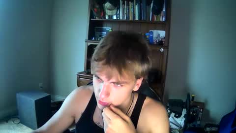 Snapshot of thevincegray chatting on 06/11/26, 12:32 Vince online show from 06/11/26, 12:32