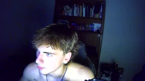 Snapshot of thevincegray chatting on 06/11/26, 02:53 Vince online show from 06/11/26, 02:53