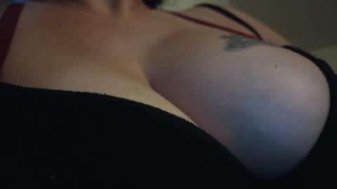 Snapshot of thgyuwnt2 chatting on 09/22/25, 09:22 EslosLushes online show from 09/22/25, 09:22