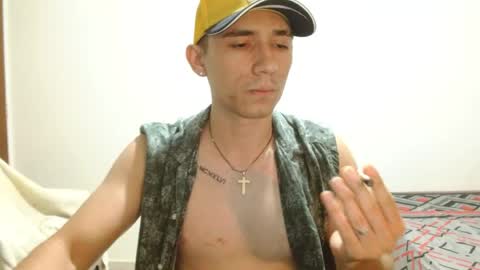 Snapshot of thiago_deseo69 chatting on 04/18/26, 01:20 thiago_deseo69 online show from 04/18/26, 01:20