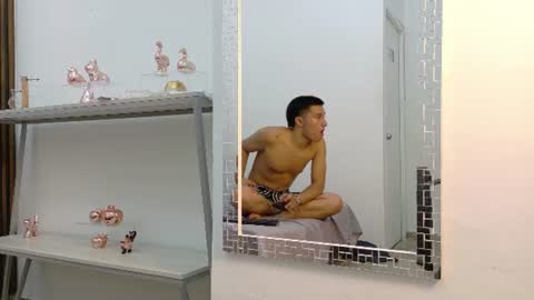 Snapshot of thiago_enzo chatting on 06/11/26, 12:32 online show from 06/11/26, 12:32