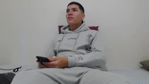 Thiago independent model online show from 01/25/25, 08:42