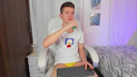 Manuel online show from 09/29/25, 02:27