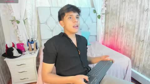 Snapshot of thiago_kozak chatting on 11/18/25, 02:17 thiago online show from 11/18/25, 02:17