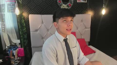 Snapshot of thiago_kozak chatting on 12/15/25, 01:48 thiago online show from 12/15/25, 01:48