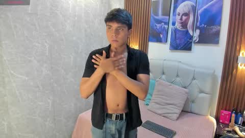 Snapshot of thiago_kozak chatting on 12/22/25, 08:39 thiago online show from 12/22/25, 08:39