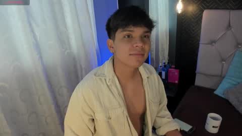 Snapshot of thiago_kozak chatting on 01/19/26, 01:15 thiago online show from 01/19/26, 01:15