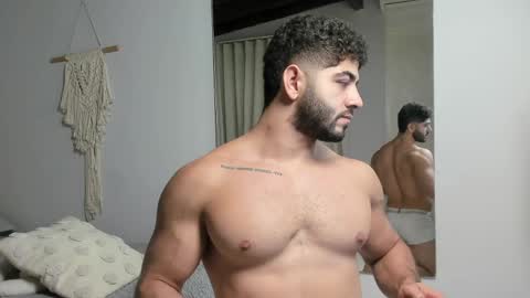 Snapshot of thiago_moretti chatting on 04/24/26, 03:47 THIAGO online show from 04/24/26, 03:47