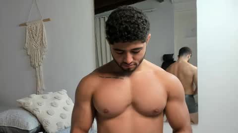 Snapshot of thiago_moretti chatting on 05/12/26, 07:00 THIAGO online show from 05/12/26, 07:00