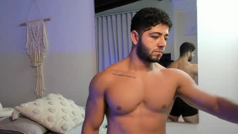 Snapshot of thiago_moretti chatting on 05/13/26, 05:54 THIAGO online show from 05/13/26, 05:54