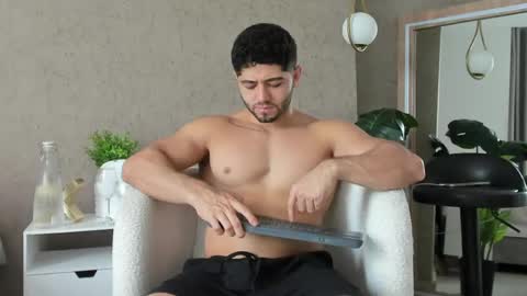 Snapshot of thiago_moretti chatting on 05/21/26, 05:31 THIAGO online show from 05/21/26, 05:31