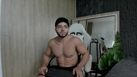 Snapshot of thiago_moretti chatting on 05/26/26, 10:06 THIAGO online show from 05/26/26, 10:06