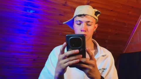 Snapshot of thiago_n_sam chatting on 11/23/25, 11:37 thiago_n_sam online show from 11/23/25, 11:37