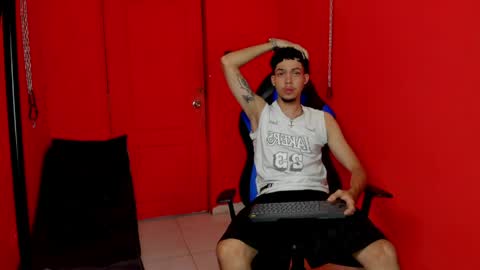 Snapshot of thiago_preston chatting on 04/15/26, 07:43 Thiago online show from 04/15/26, 07:43