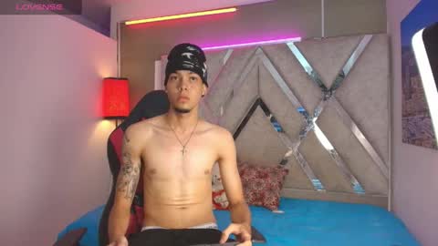 Snapshot of thiago_preston chatting on 04/18/26, 07:40 Thiago online show from 04/18/26, 07:40