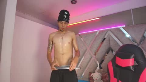 Snapshot of thiago_preston chatting on 04/18/26, 07:58 Thiago online show from 04/18/26, 07:58