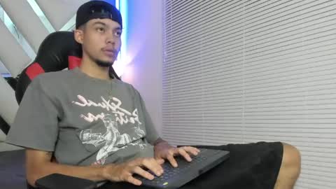 Snapshot of thiago_preston chatting on 05/17/26, 07:32 Thiago online show from 05/17/26, 07:32