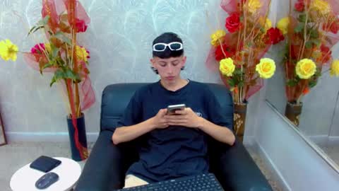 Snapshot of thiago_twink38 chatting on 10/11/25, 03:28 thiago_twink38 online show from 10/11/25, 03:28