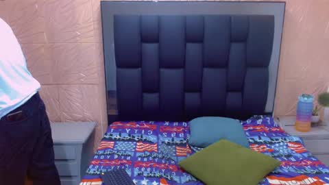 Snapshot of thiago_twink38 chatting on 10/18/25, 04:48 thiago_twink38 online show from 10/18/25, 04:48