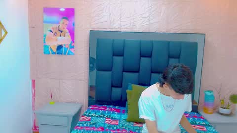 Snapshot of thiago_twink38 chatting on 10/22/25, 04:13 thiago_twink38 online show from 10/22/25, 04:13