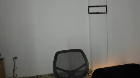 Snapshot of thiago_wc chatting on 09/21/25, 02:24 Thiago online show from 09/21/25, 02:24