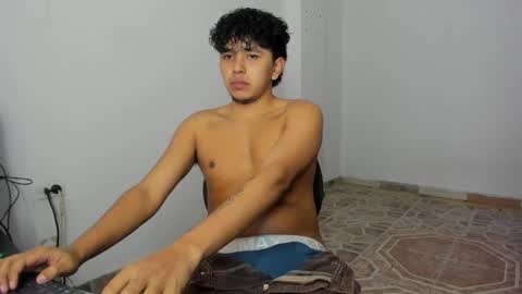 Snapshot of thiago_wc chatting on 11/29/25, 03:26 Thiago online show from 11/29/25, 03:26