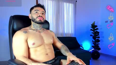 Snapshot of thiagoferrari1 chatting on 11/25/25, 10:43 thiago online show from 11/25/25, 10:43