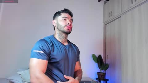 Snapshot of thiagoferrari1 chatting on 01/05/26, 05:27 thiago online show from 01/05/26, 05:27