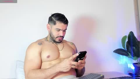 Snapshot of thiagoferrari1 chatting on 01/13/26, 06:46 thiago online show from 01/13/26, 06:46