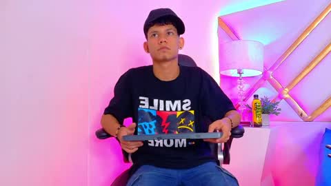 Snapshot of thiagoferrer_ chatting on 06/03/26, 04:15 T H I A G O online show from 06/03/26, 04:15
