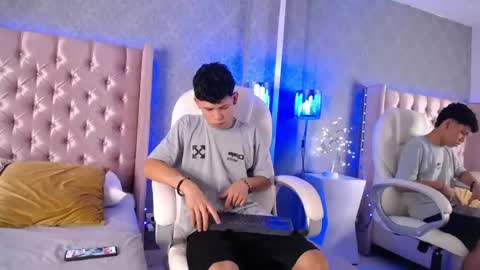 Snapshot of thiagoferrer_ chatting on 06/04/26, 04:40 T H I A G O online show from 06/04/26, 04:40