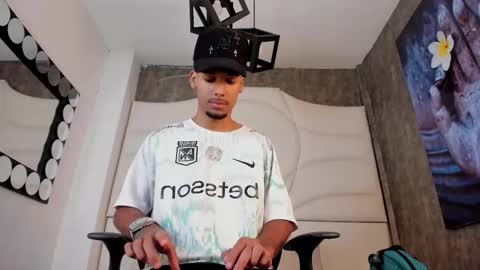 Snapshot of thiagoferreti_ chatting on 10/04/25, 03:59 ThiagoFerreti online show from 10/04/25, 03:59