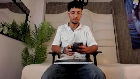 Snapshot of thiagoferreti_ chatting on 10/11/25, 03:28 ThiagoFerreti online show from 10/11/25, 03:28