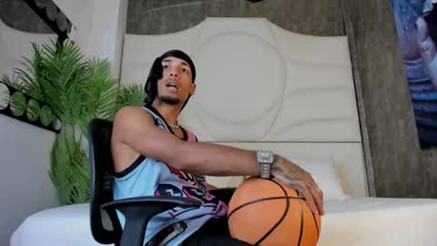 Snapshot of thiagoferreti_ chatting on 10/29/25, 07:26 ThiagoFerreti online show from 10/29/25, 07:26