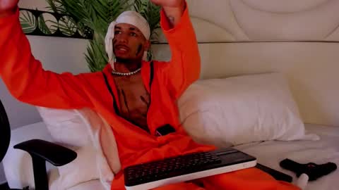 Snapshot of thiagoferreti_ chatting on 10/31/25, 08:10 ThiagoFerreti online show from 10/31/25, 08:10