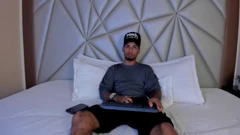 Snapshot of thiagoferreti_ chatting on 11/03/25, 09:16 ThiagoFerreti online show from 11/03/25, 09:16