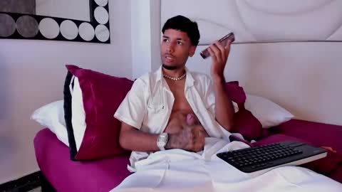 Snapshot of thiagoferreti_ chatting on 11/10/25, 08:19 ThiagoFerreti online show from 11/10/25, 08:19