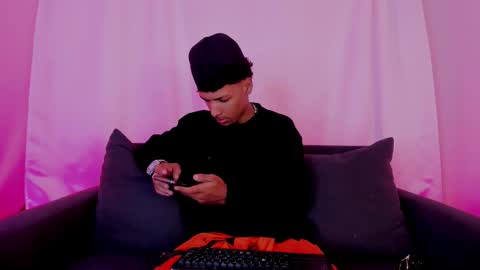 Snapshot of thiagoferreti_ chatting on 11/13/25, 07:57 ThiagoFerreti online show from 11/13/25, 07:57